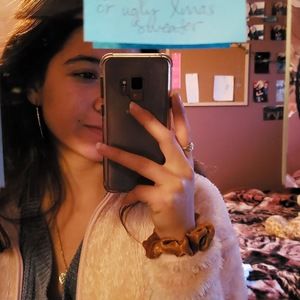 Meet your Posher, Monique